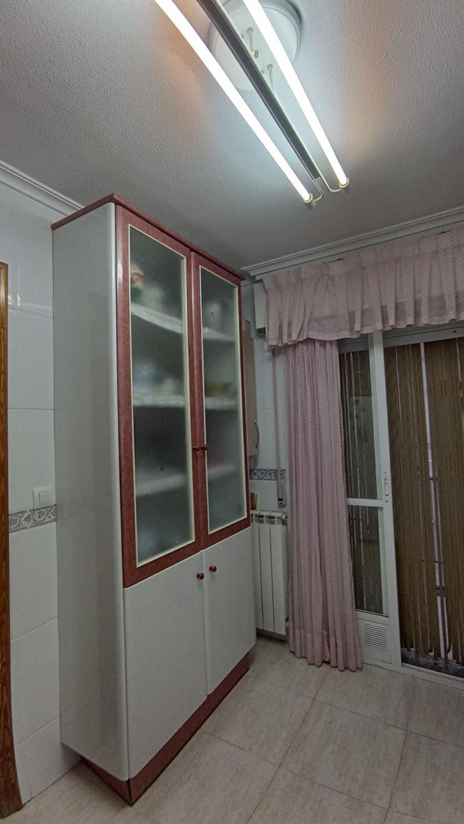 4 soverom Leilighet til leie i Los Narejos med garasje - € 750 (Ref: 7482151)