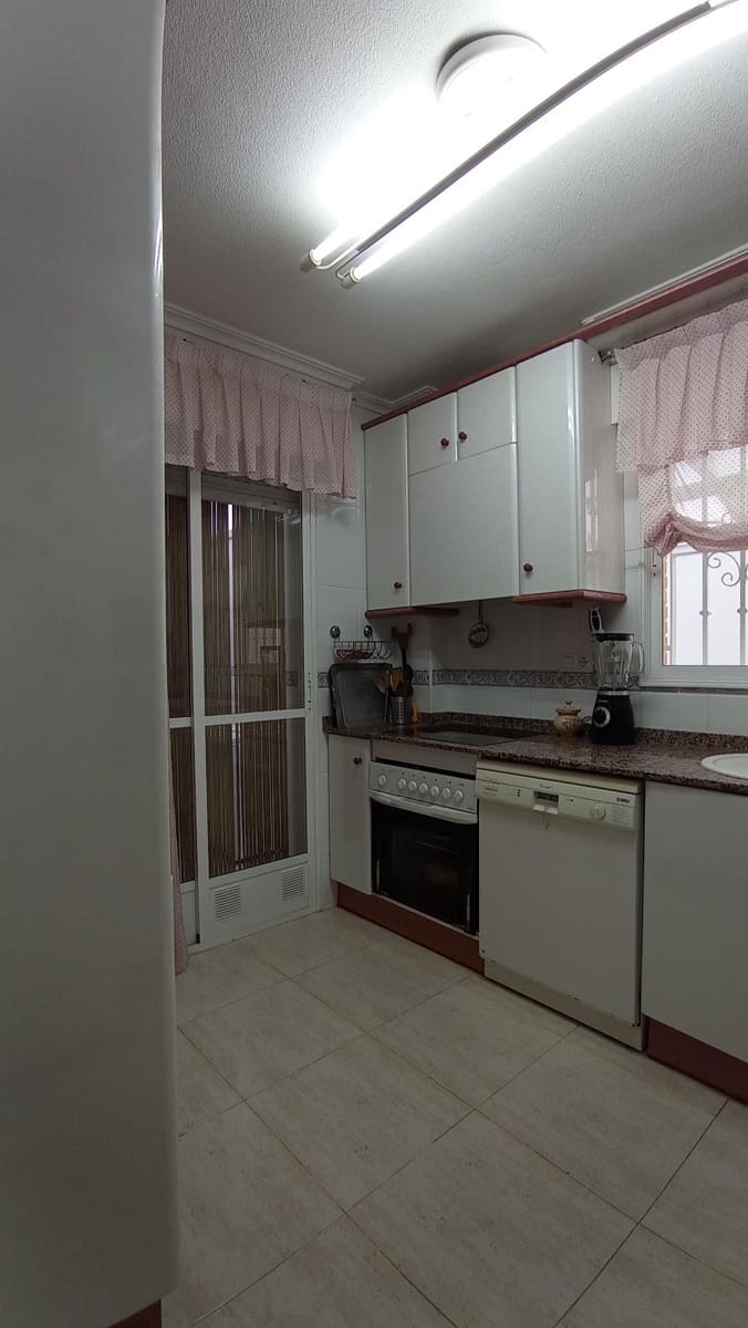 4 soverom Leilighet til leie i Los Narejos med garasje - € 750 (Ref: 7482151)