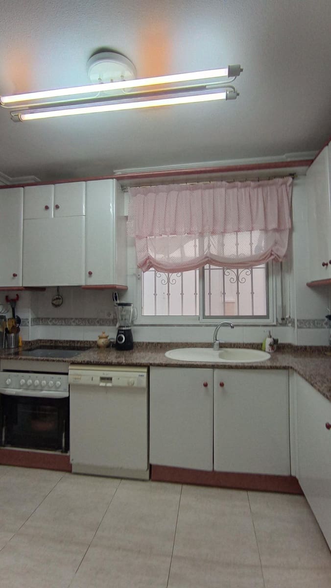 4 soverom Leilighet til leie i Los Narejos med garasje - € 750 (Ref: 7482151)