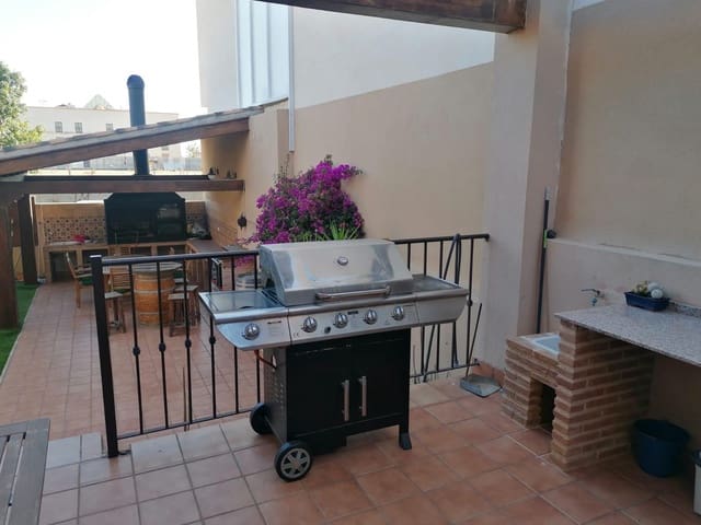 Chalet de 5 habitaciones en Los Alcázares en venta con piscina garaje - 625.000 € (Ref: 7604390)