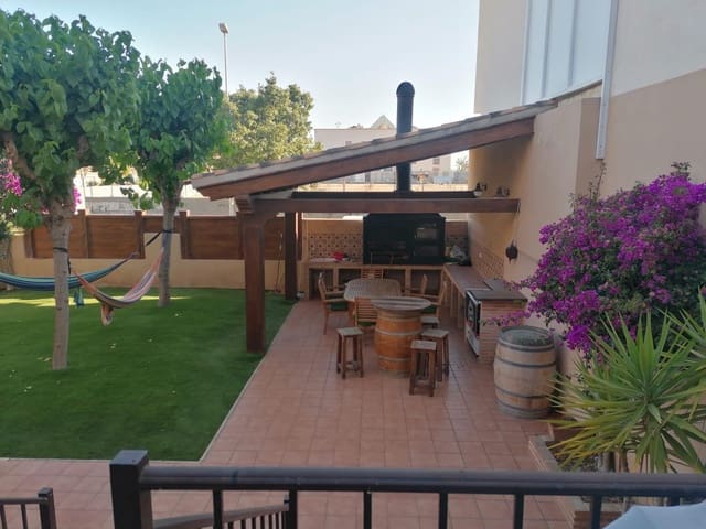 Chalet de 5 habitaciones en Los Alcázares en venta con piscina garaje - 625.000 € (Ref: 7604390)