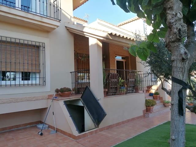 Chalet de 5 habitaciones en Los Alcázares en venta con piscina garaje - 625.000 € (Ref: 7604390)