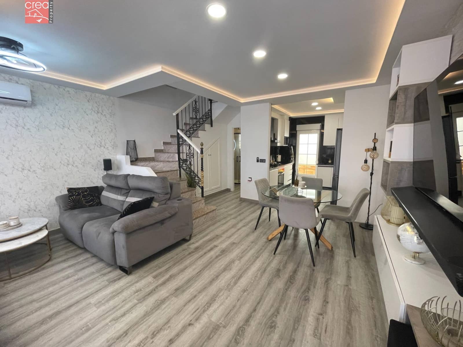 3 makuuhuone Rivitalo myytävänä paikassa Orihuela Costa mukana uima-altaan - 269 900 € (Ref: 9081692)