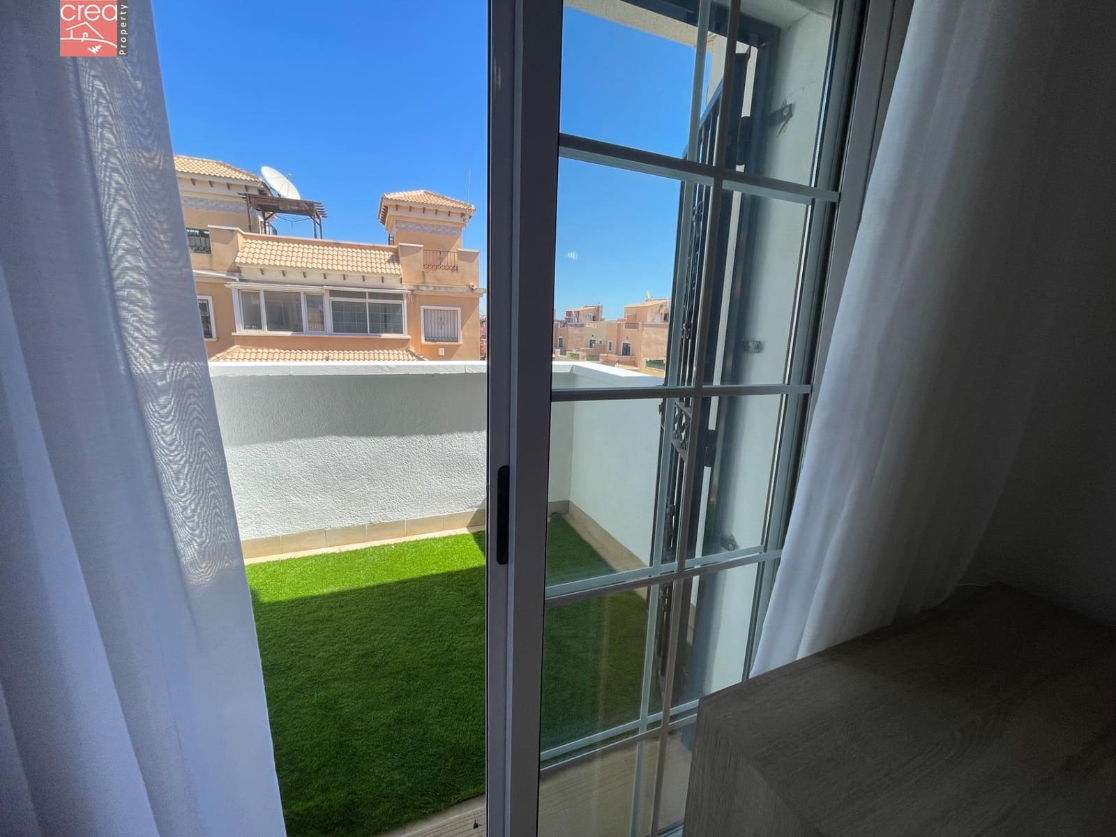 3 makuuhuone Rivitalo myytävänä paikassa Orihuela Costa mukana uima-altaan - 269 900 € (Ref: 9081692)