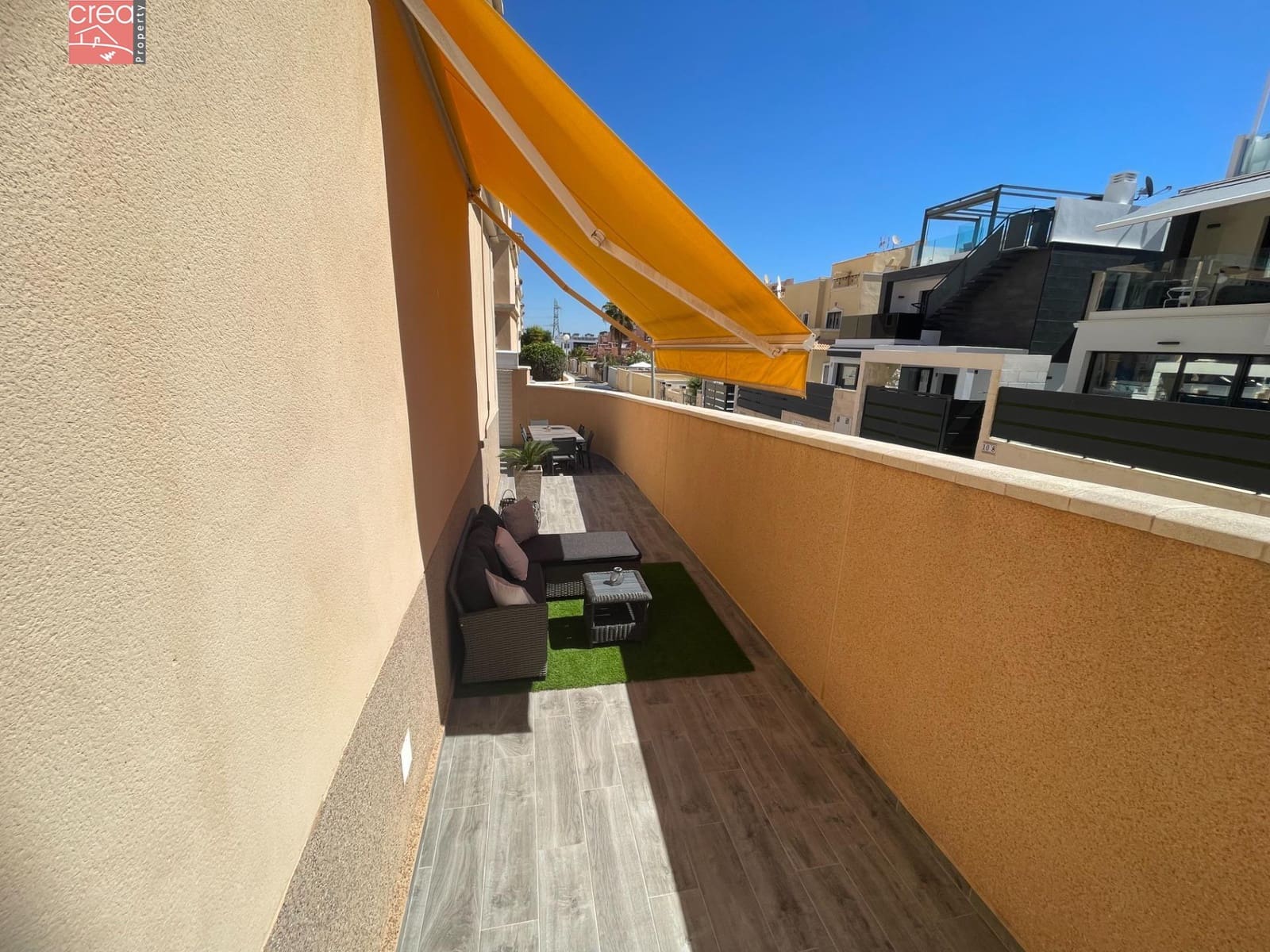 3 makuuhuone Rivitalo myytävänä paikassa Orihuela Costa mukana uima-altaan - 269 900 € (Ref: 9081692)