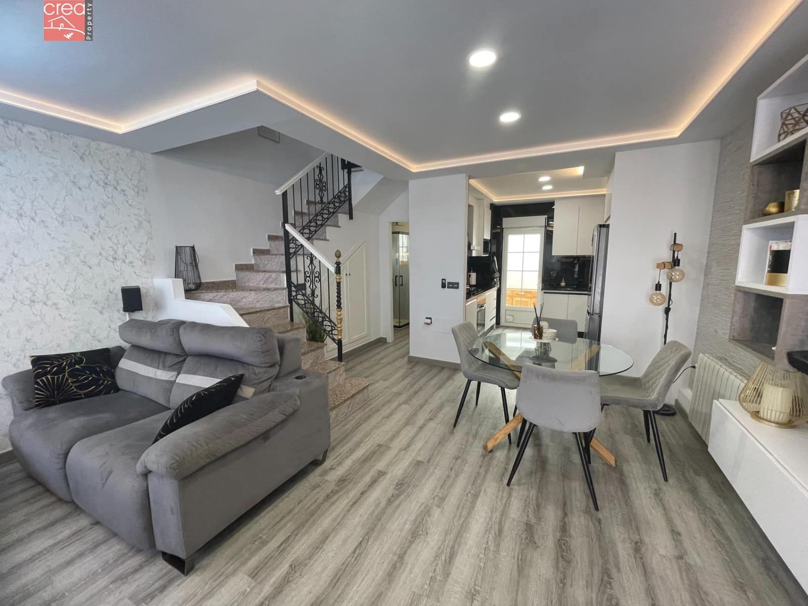 3 makuuhuone Rivitalo myytävänä paikassa Orihuela Costa mukana uima-altaan - 269 900 € (Ref: 9081692)