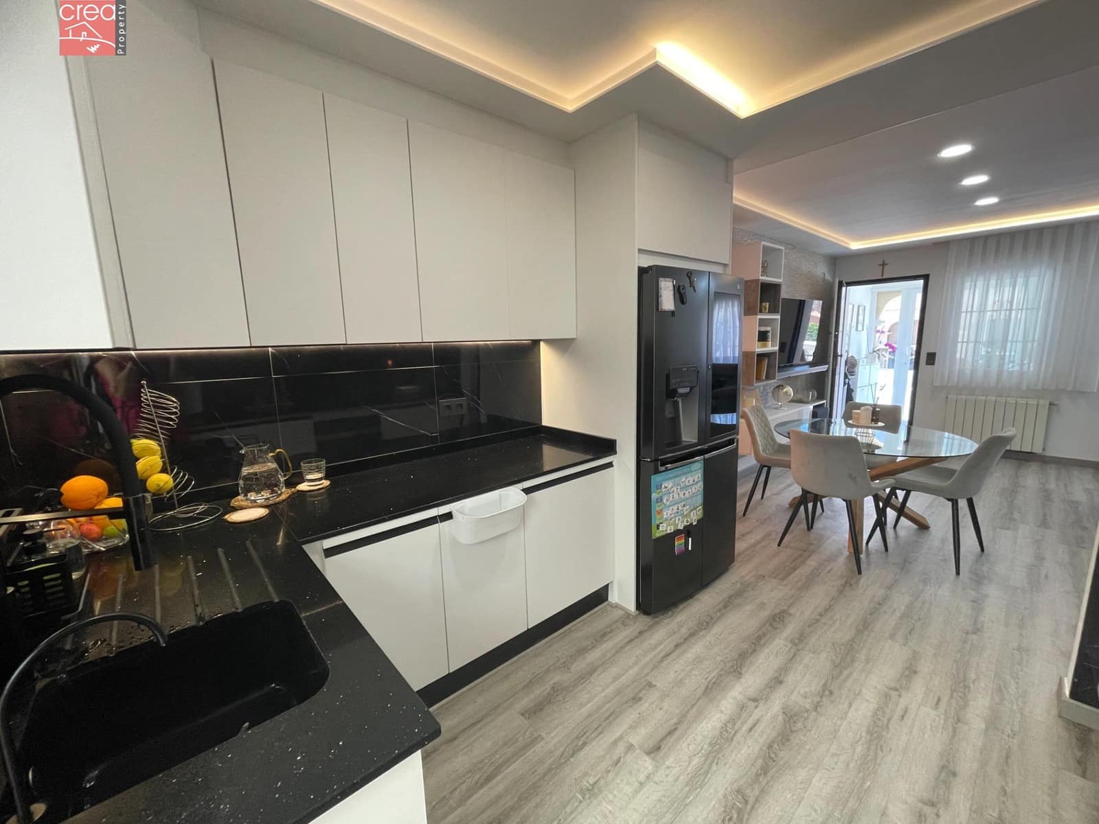 3 makuuhuone Rivitalo myytävänä paikassa Orihuela Costa mukana uima-altaan - 269 900 € (Ref: 9081692)