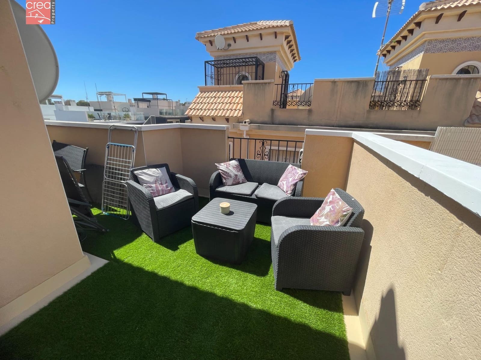 3 makuuhuone Rivitalo myytävänä paikassa Orihuela Costa mukana uima-altaan - 269 900 € (Ref: 9081692)