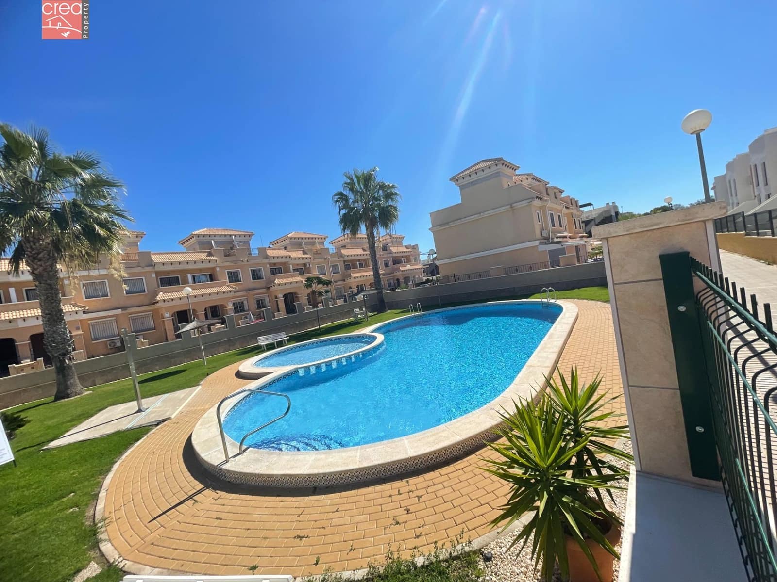 3 makuuhuone Rivitalo myytävänä paikassa Orihuela Costa mukana uima-altaan - 269 900 € (Ref: 9081692)