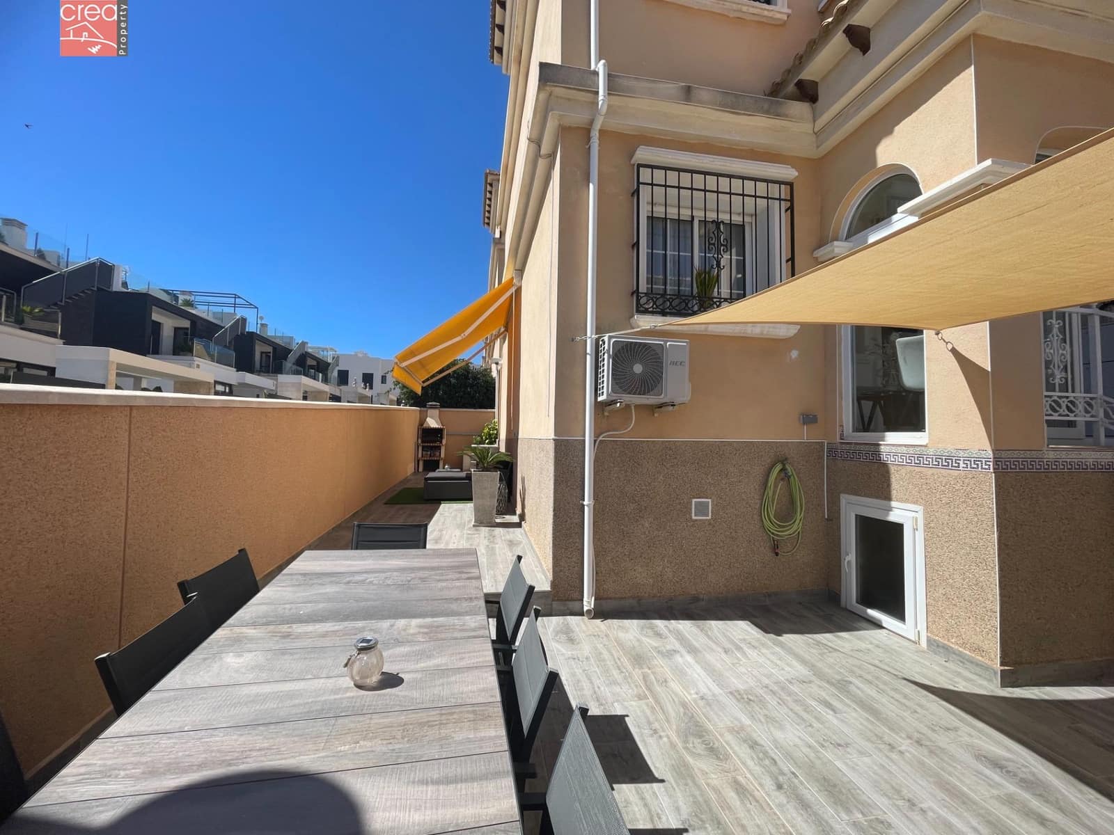 3 makuuhuone Rivitalo myytävänä paikassa Orihuela Costa mukana uima-altaan - 269 900 € (Ref: 9081692)