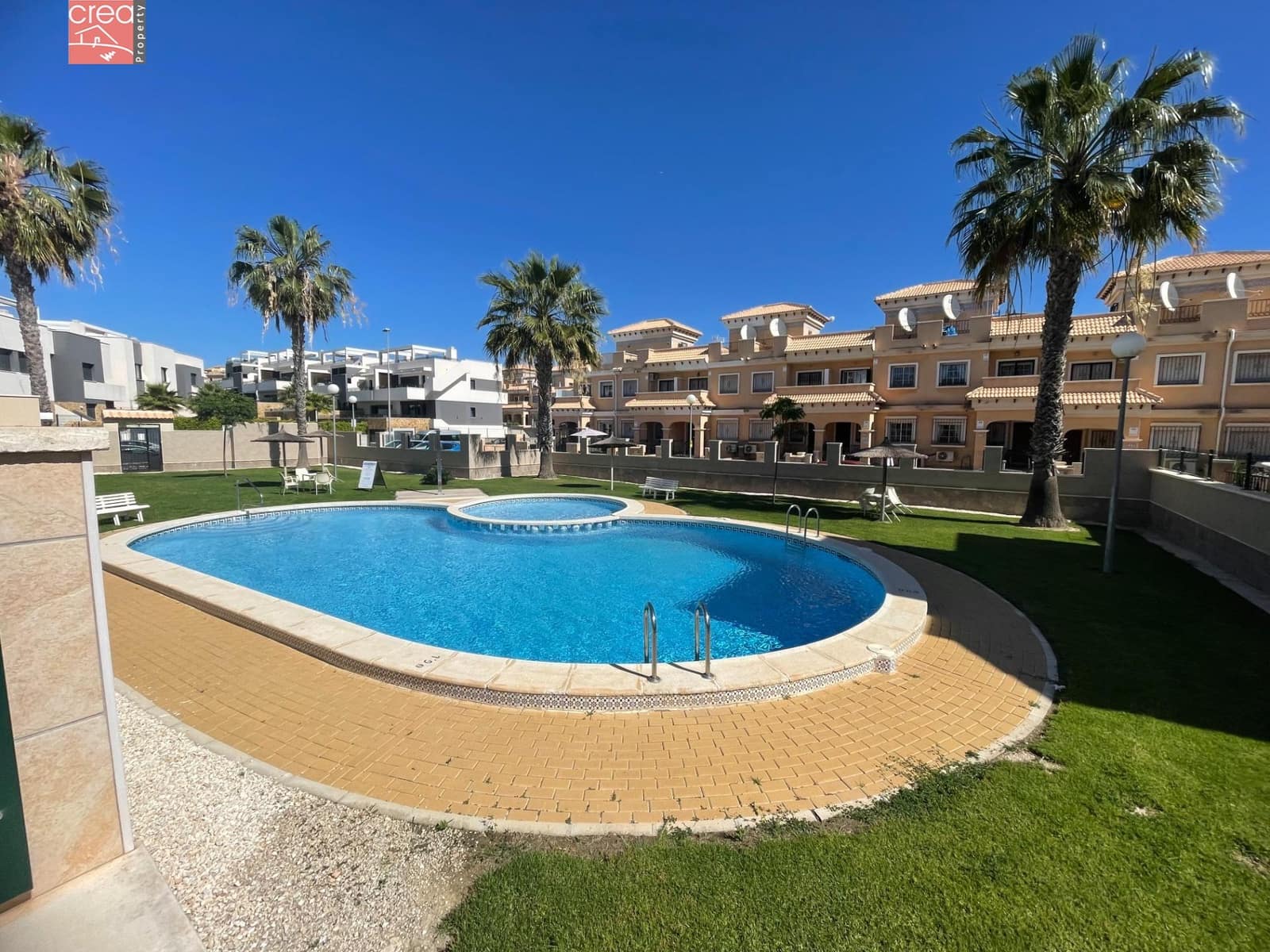 3 makuuhuone Rivitalo myytävänä paikassa Orihuela Costa mukana uima-altaan - 269 900 € (Ref: 9081692)