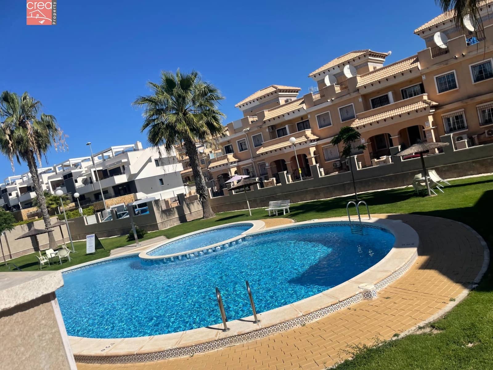 3 makuuhuone Rivitalo myytävänä paikassa Orihuela Costa mukana uima-altaan - 269 900 € (Ref: 9081692)