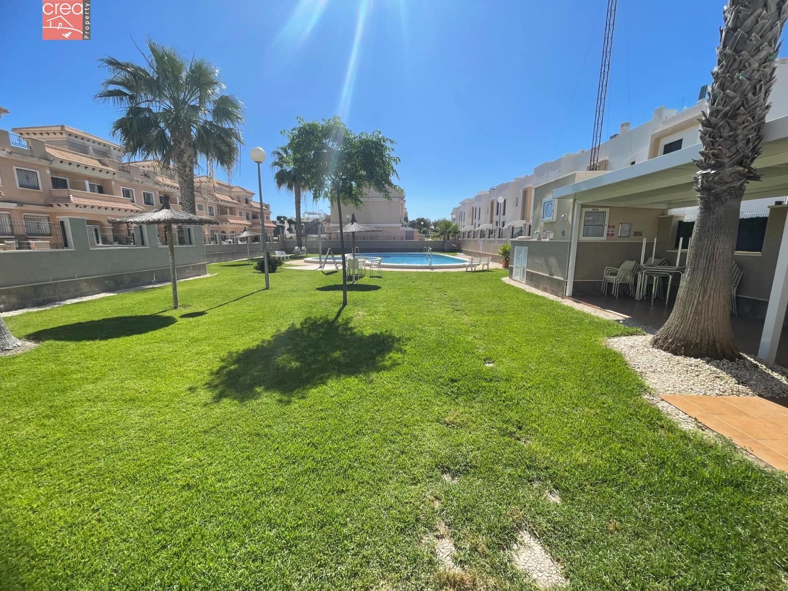 3 makuuhuone Rivitalo myytävänä paikassa Orihuela Costa mukana uima-altaan - 269 900 € (Ref: 9081692)