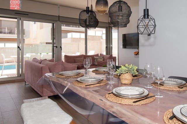 5 bedroom Villa for sale in Villamartin, Orihuela with pool garage - € 579,900 (Ref: 9081693)