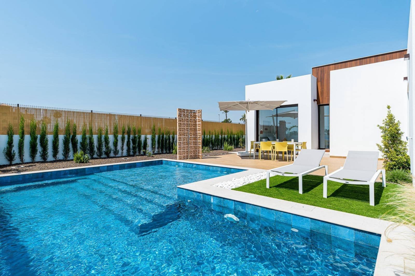 3 bedroom Flat for sale in Los Alcazares with garage - € 710,000 (Ref: 9376740)