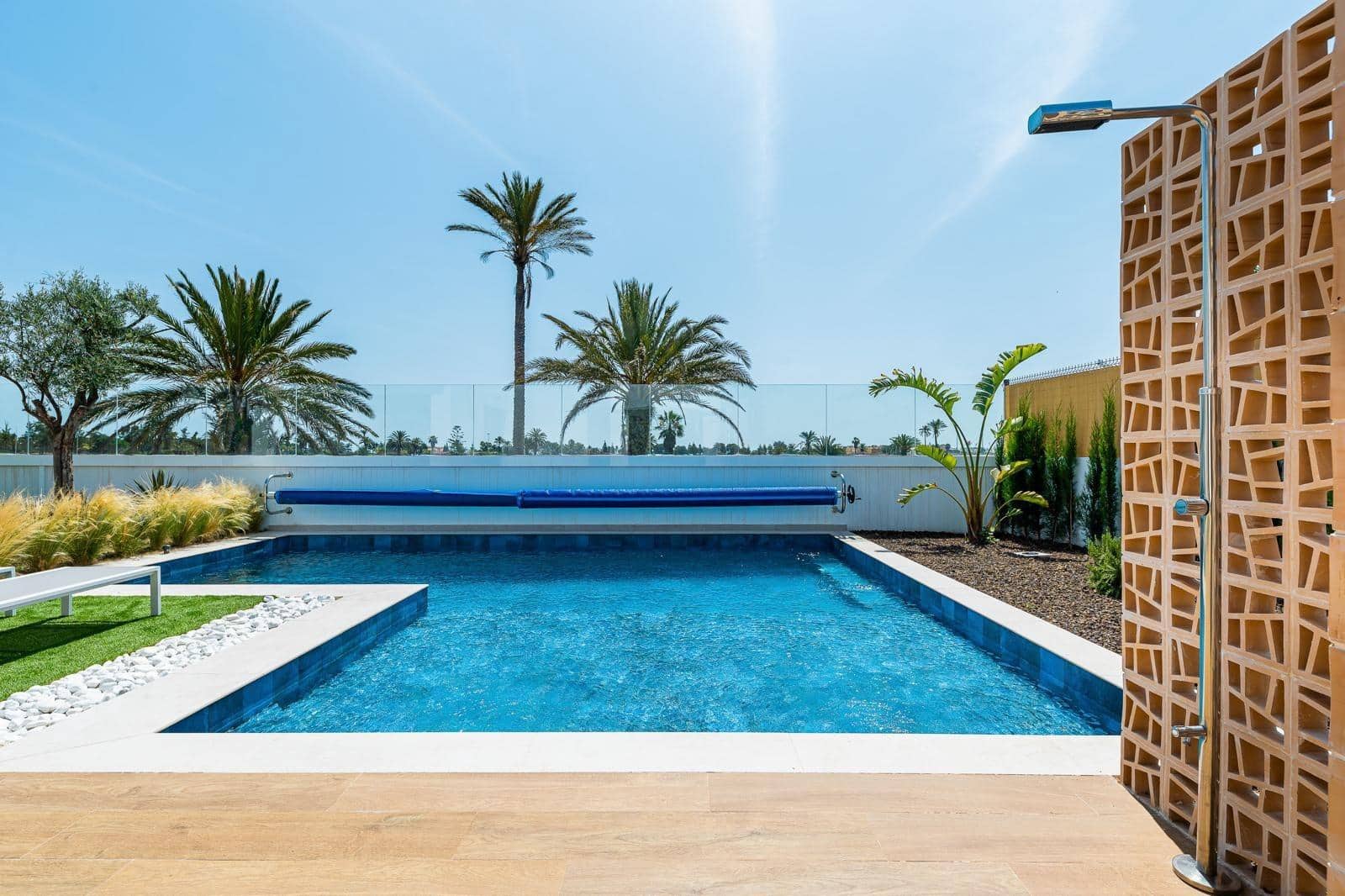 3 bedroom Flat for sale in Los Alcazares with garage - € 710,000 (Ref: 9376740)