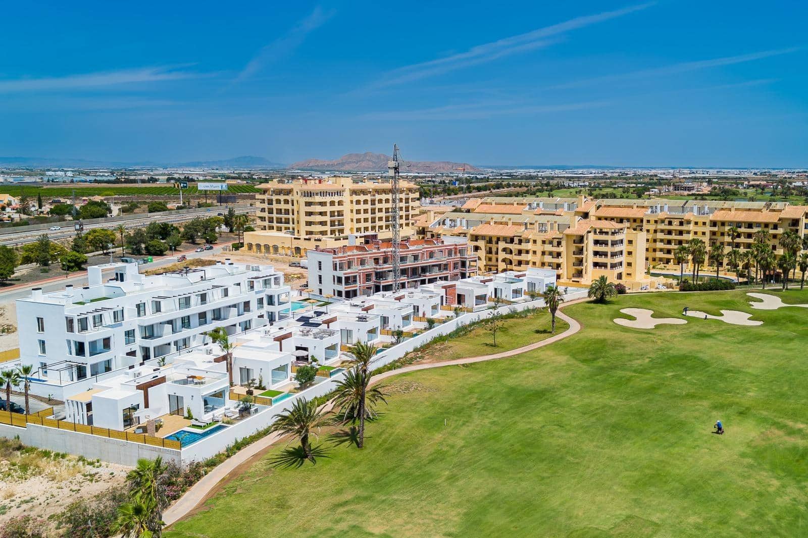 3 bedroom Flat for sale in Los Alcazares with garage - € 710,000 (Ref: 9376740)