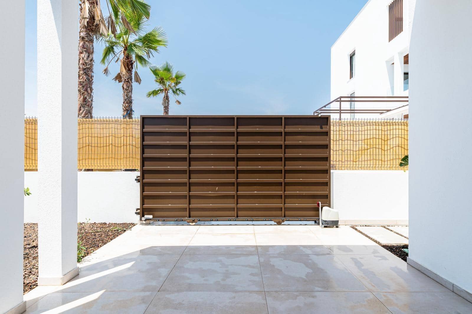 3 bedroom Flat for sale in Los Alcazares with garage - € 710,000 (Ref: 9376740)