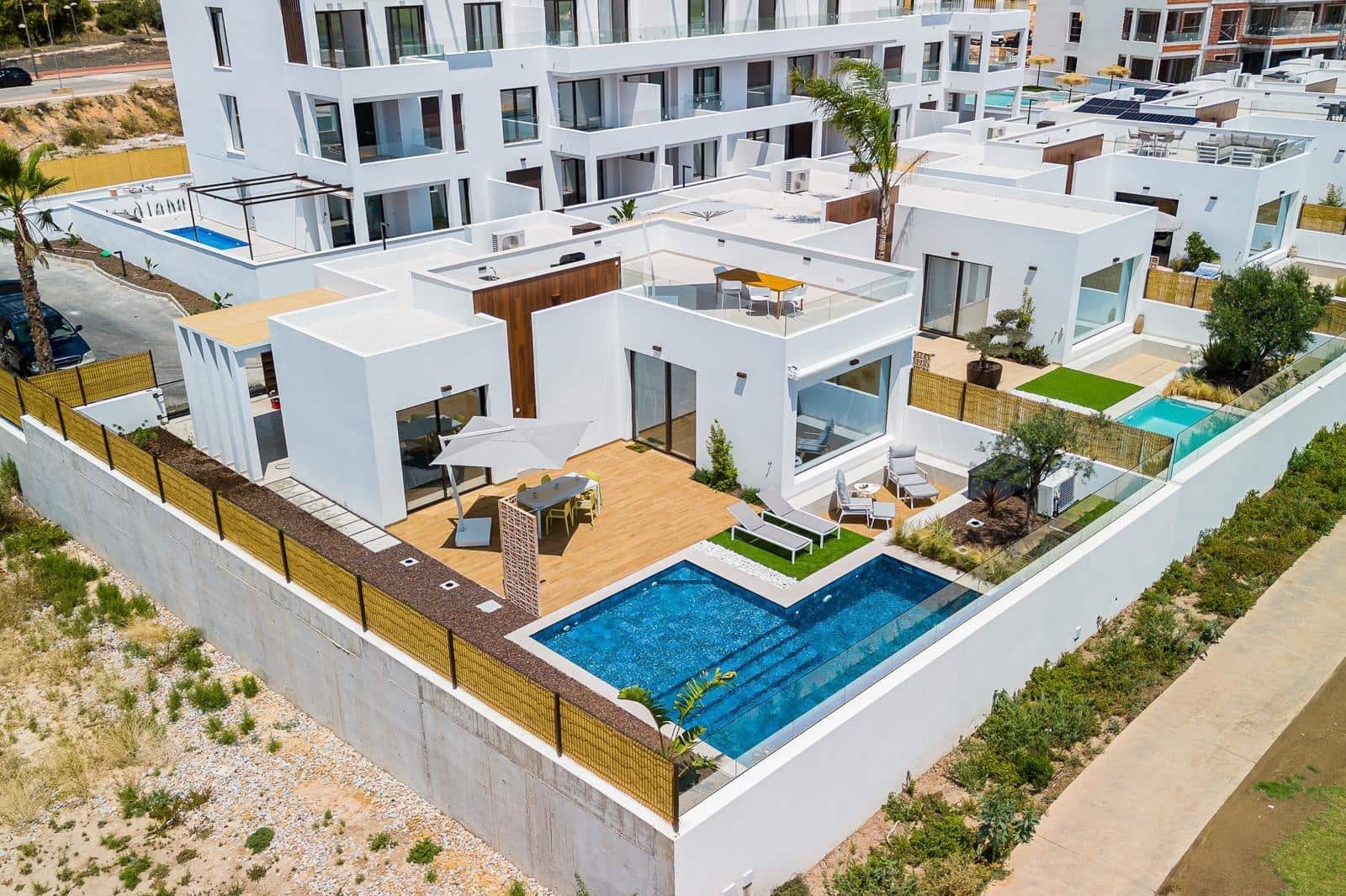 3 bedroom Flat for sale in Los Alcazares with garage - € 710,000 (Ref: 9376740)