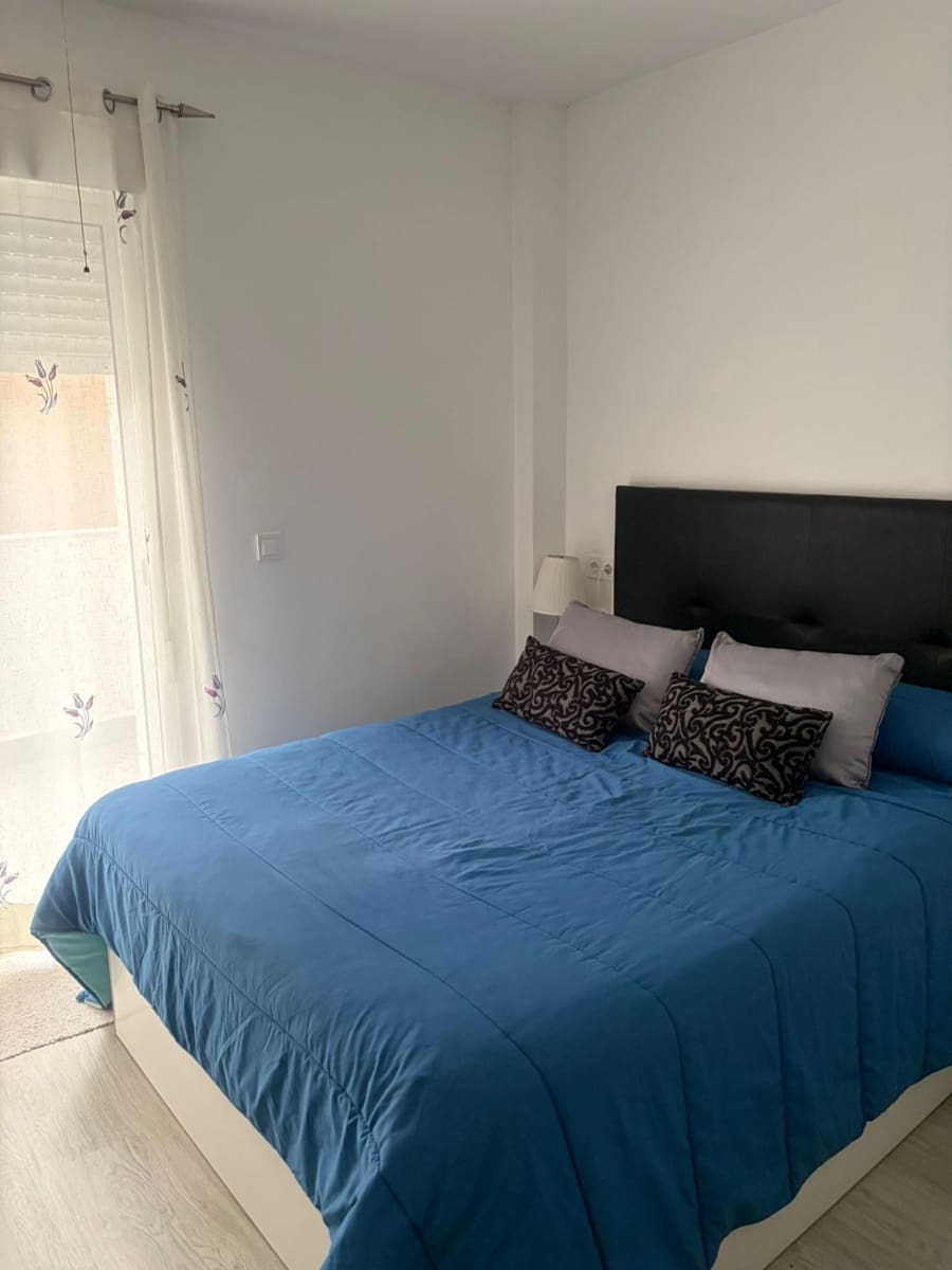 4 bedroom Apartment for sale in Los Alcazares - € 250,000 (Ref: 9502574)