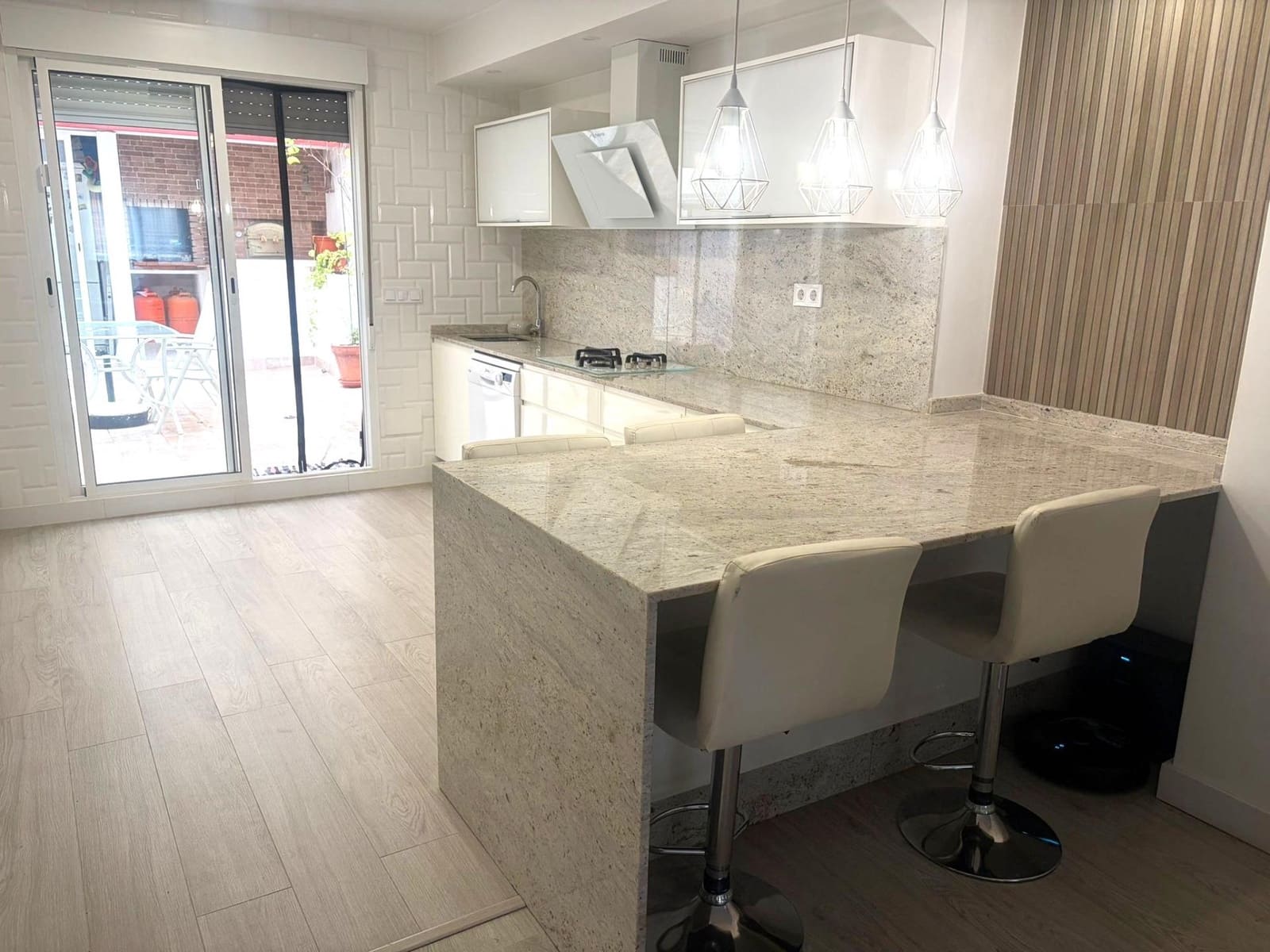 4 bedroom Apartment for sale in Los Alcazares - € 250,000 (Ref: 9502574)