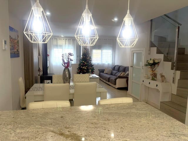 4 bedroom Apartment for sale in Los Alcázares - € 250,000 (Ref: 9502574)