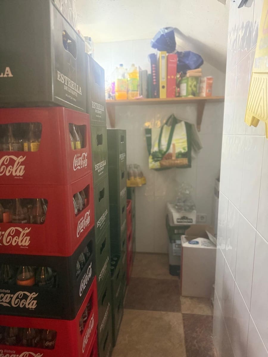 Commercial for rent in San Cayetano - € 750 (Ref: 9524479)