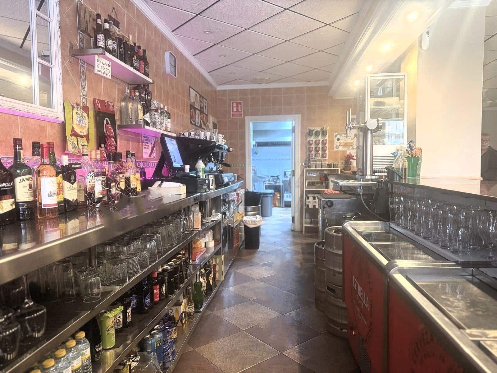 Commercial for rent in San Cayetano - € 750 (Ref: 9524479)