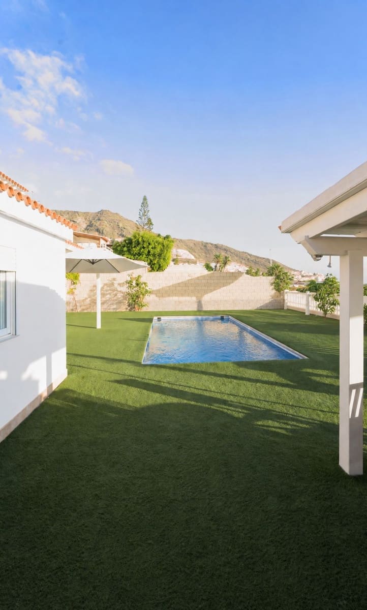 3 soverom Villa til leie i Adeje med svømmebasseng garasje - € 4 300 (Ref: 10054626)