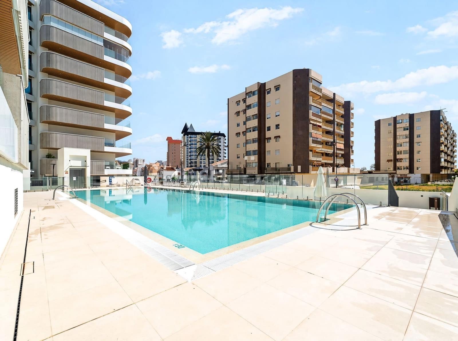 2 sovrum Lägenhet till salu i Fuengirola med pool garage - 699 000 € (Ref: 10184195)