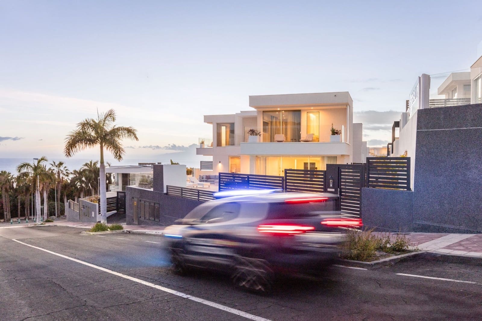 Chalet de 3 habitaciones en Costa Adeje en venta con garaje - 2.274.250 € (Ref: 8518714)