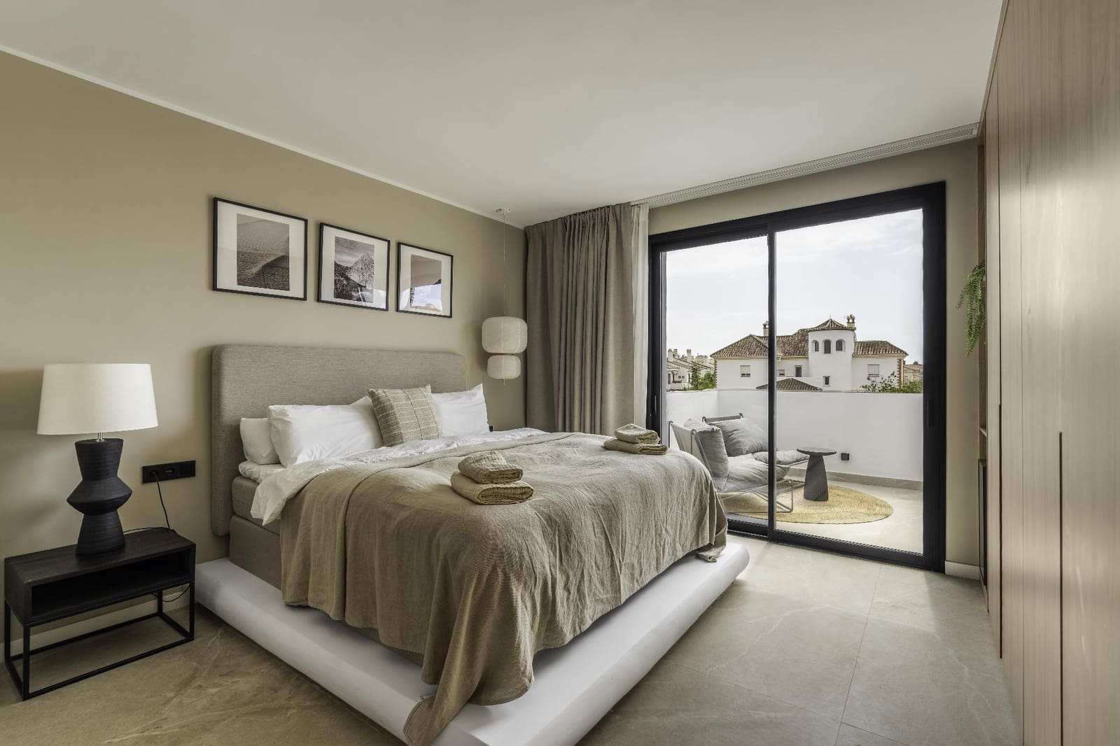 5 bedroom Villa for sale in Marbella with pool - € 3,250,000 (Ref: 8579379)