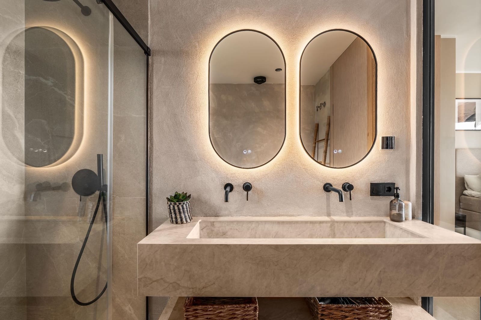 5 bedroom Villa for sale in Marbella with pool - € 3,250,000 (Ref: 8579379)