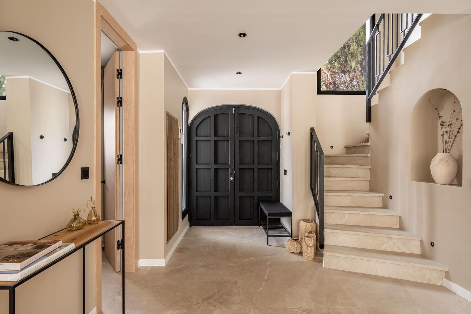 5 bedroom Villa for sale in Marbella with pool - € 3,250,000 (Ref: 8579379)