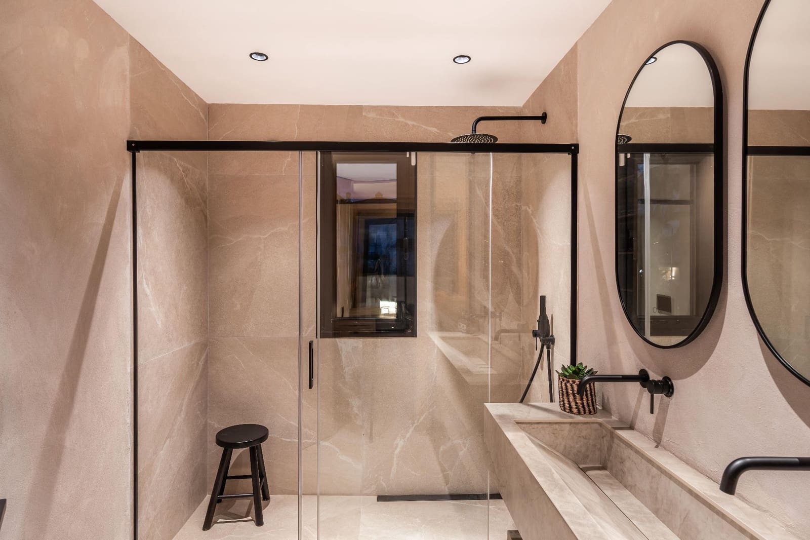 5 bedroom Villa for sale in Marbella with pool - € 3,250,000 (Ref: 8579379)