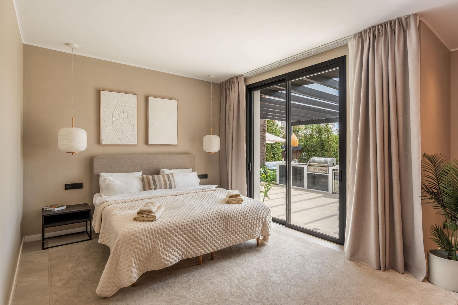 5 bedroom Villa for sale in Marbella with pool - € 3,250,000 (Ref: 8579379)