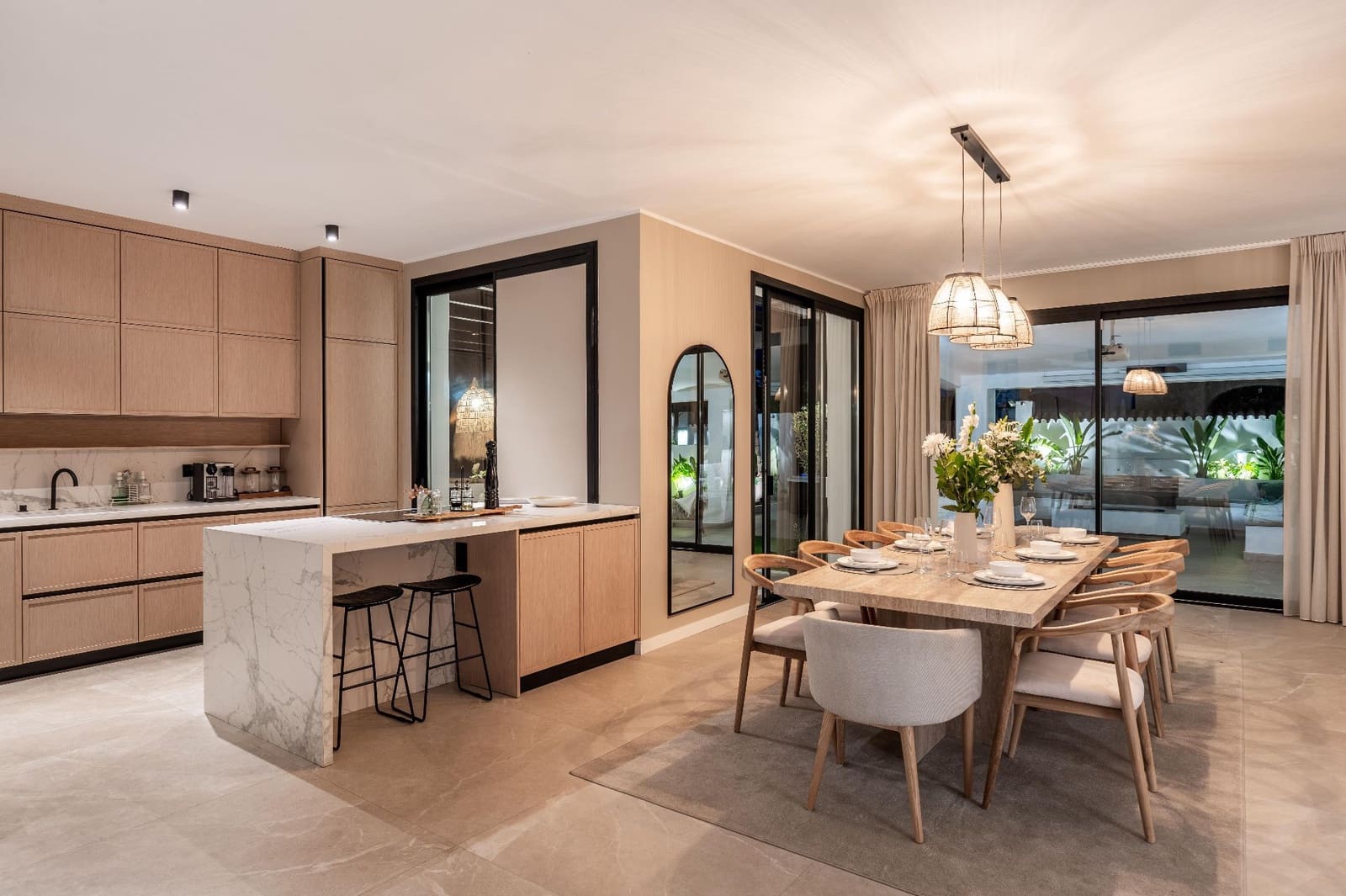 5 bedroom Villa for sale in Marbella with pool - € 3,250,000 (Ref: 8579379)