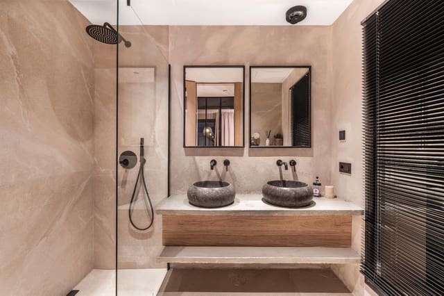 5 makuuhuone Huvila myytävänä paikassa Marbella mukana uima-altaan - 3 250 000 € (Ref: 8579379)