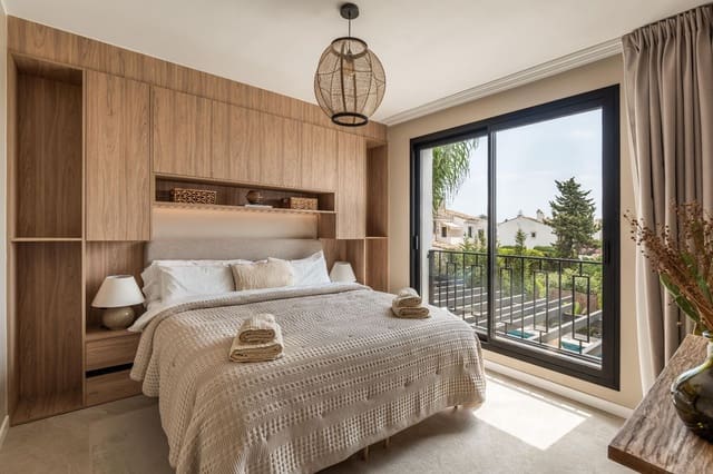 5 makuuhuone Huvila myytävänä paikassa Marbella mukana uima-altaan - 3 250 000 € (Ref: 8579379)