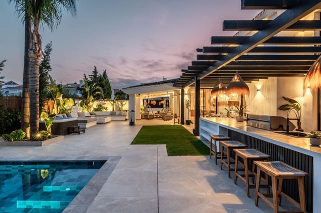 5 makuuhuone Huvila myytävänä paikassa Marbella mukana uima-altaan - 3 250 000 € (Ref: 8579379)