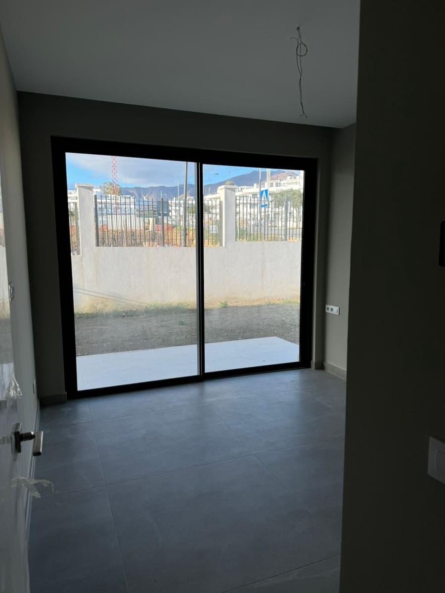 3 makuuhuone Huoneisto myytävänä paikassa Estepona mukana uima-altaan 
autotalli - 780 000 € (Ref: 9665932)