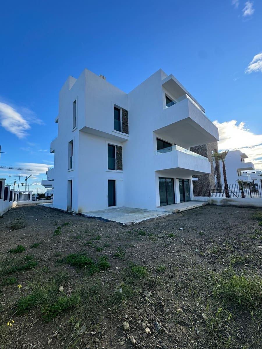 3 makuuhuone Huoneisto myytävänä paikassa Estepona mukana uima-altaan 
autotalli - 780 000 € (Ref: 9665932)