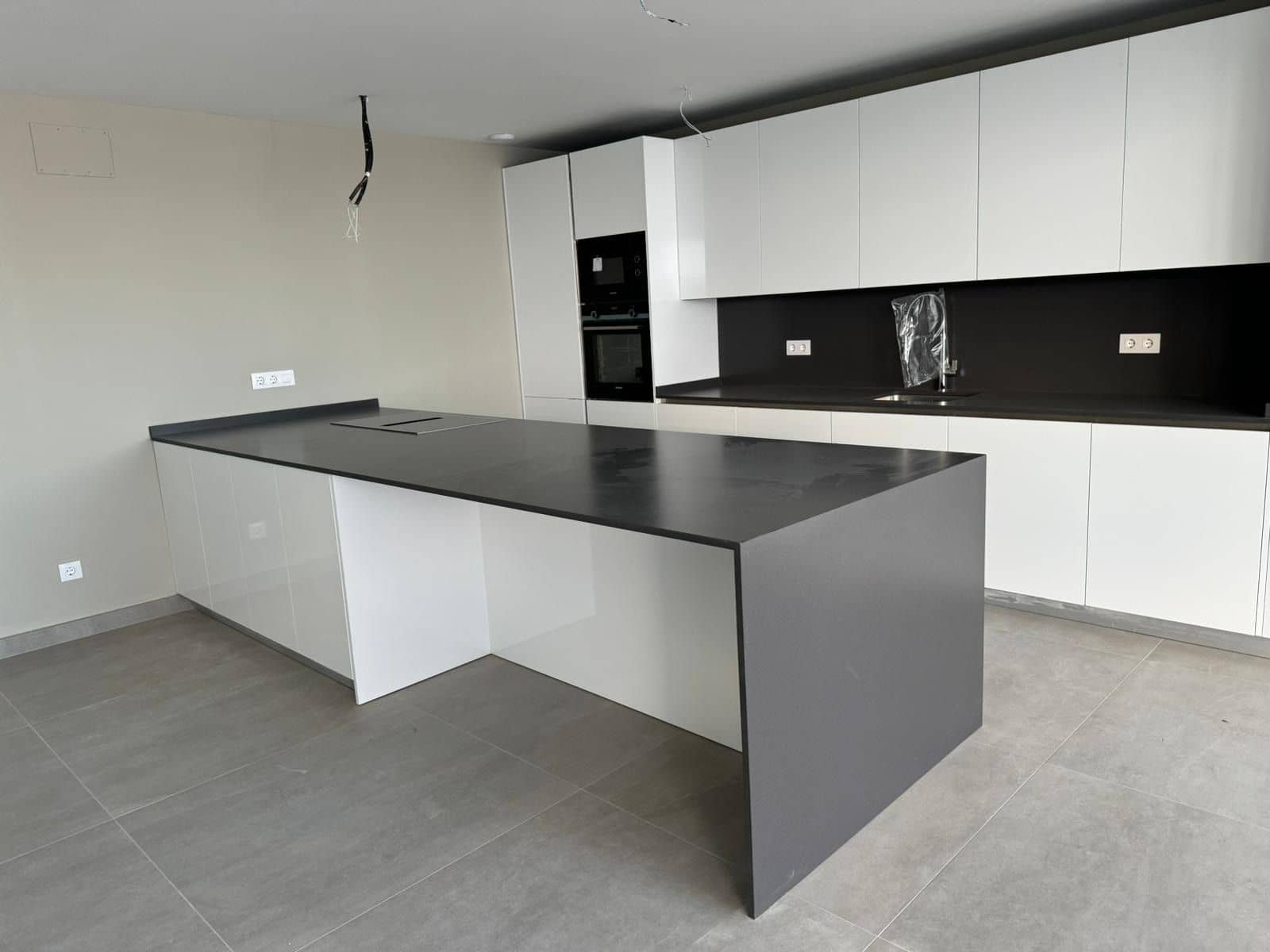 3 makuuhuone Huoneisto myytävänä paikassa Estepona mukana uima-altaan 
autotalli - 780 000 € (Ref: 9665932)