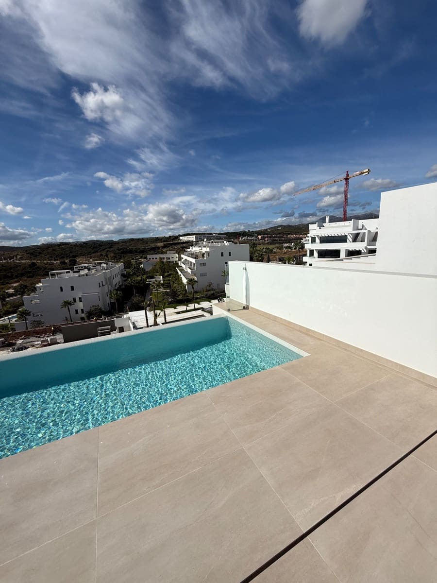 3 bedroom Penthouse for sale in Estepona with pool garage - € 1,175,000 (Ref: 9679482)