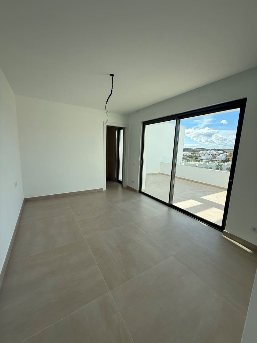 3 bedroom Penthouse for sale in Estepona with pool garage - € 1,175,000 (Ref: 9679482)