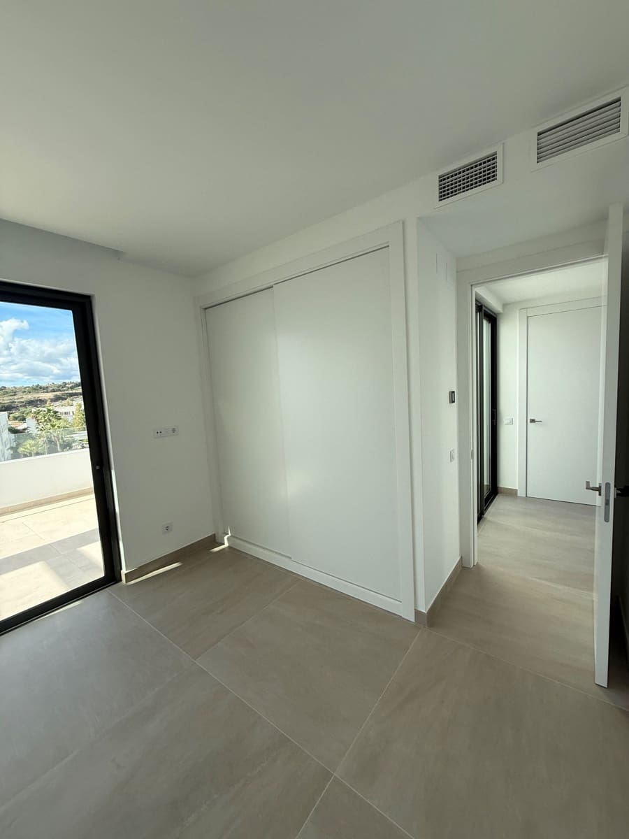 3 bedroom Penthouse for sale in Estepona with pool garage - € 1,175,000 (Ref: 9679482)