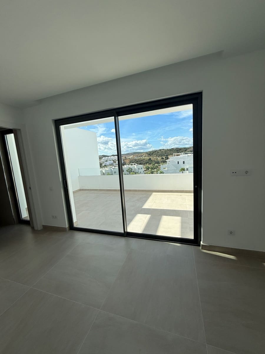 3 bedroom Penthouse for sale in Estepona with pool garage - € 1,175,000 (Ref: 9679482)