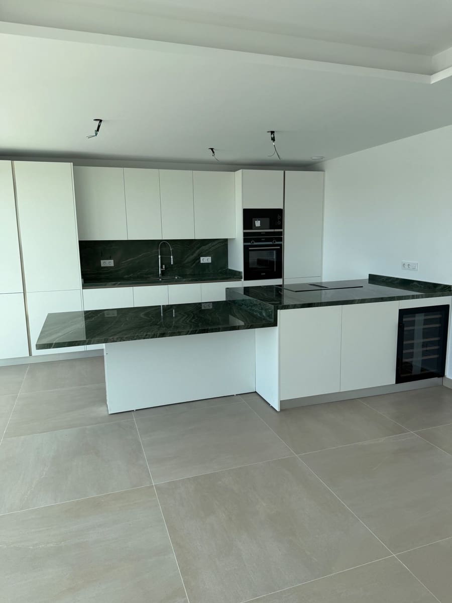 3 bedroom Penthouse for sale in Estepona with pool garage - € 1,175,000 (Ref: 9679482)