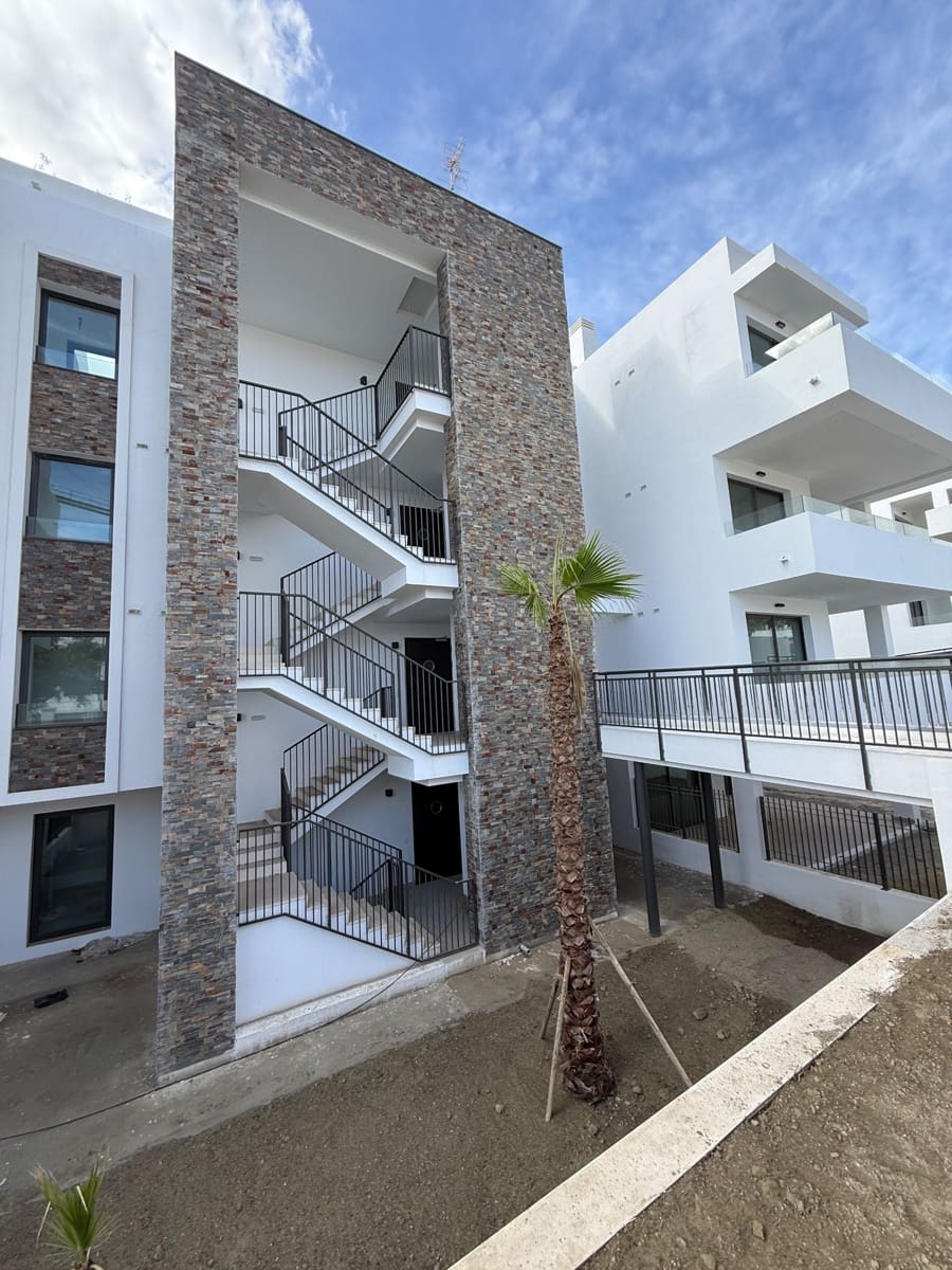 3 bedroom Penthouse for sale in Estepona with pool garage - € 1,175,000 (Ref: 9679482)