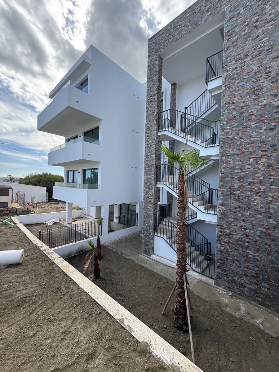 3 bedroom Penthouse for sale in Estepona with pool garage - € 1,175,000 (Ref: 9679482)